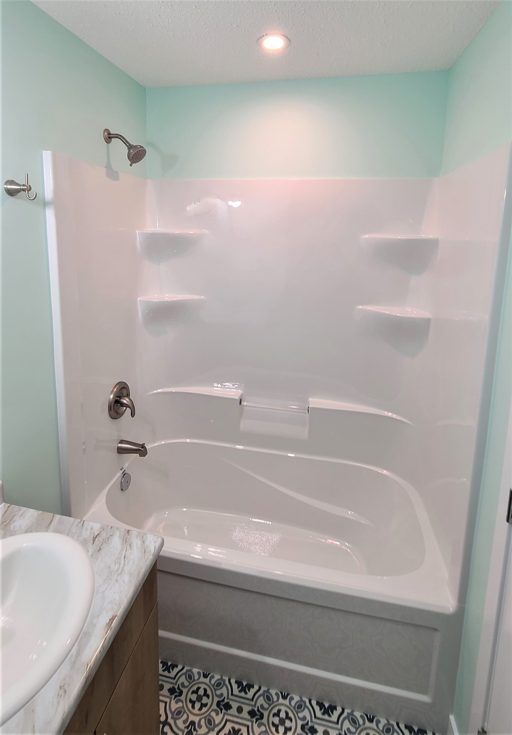 Main Bath Tub/Shower